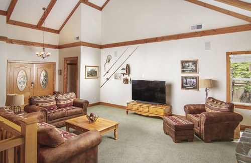 Lake Arrowhead House | Spacious Multi-Family Getaway w/ 3 Decks ~ Pool Table ~ Bunk Room ~ A/C