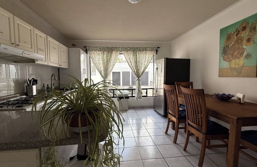 Jurica House | Spacious 6-bedroom house in exclusive Jurica Campestre with high-speed internet