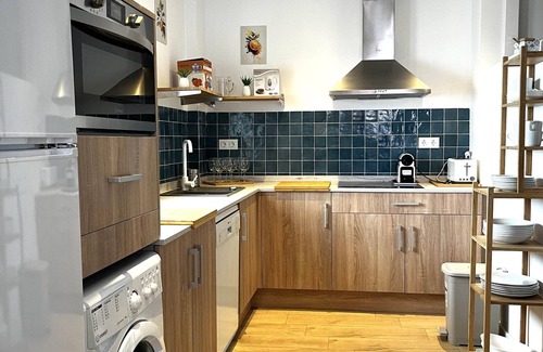 Centro Villa | Spacious new home, 3 bedrooms, near center and beach, parking, WIFI, air conditioning