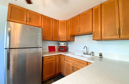 Mokuleia House | Spacious North Shore cottage with lush mountain scenery in the country!