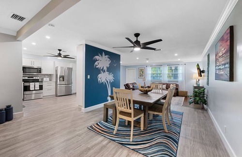 Dania Beach House | SPACIOUS OASIS-Pool-OutdoorBar&Kitchen-Playground!
