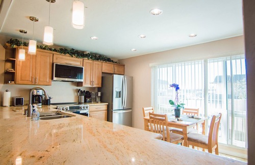 Solana Beach Condo | Spacious oceanside condo w/beach access & EV charge