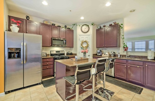 Odenton House | Spacious Odenton Townhome: 21 Mi to Baltimore