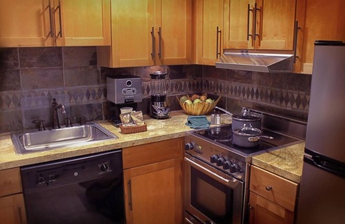 South Lake Tahoe Resort | Spacious one Bed Room/South Lake Tahoe/on lake/5 min to Heavenly/Pool