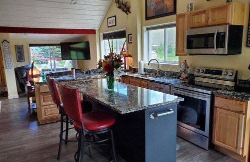 Missoula House | Spacious one bedroom plus Bungalow off O'Keefe Creek