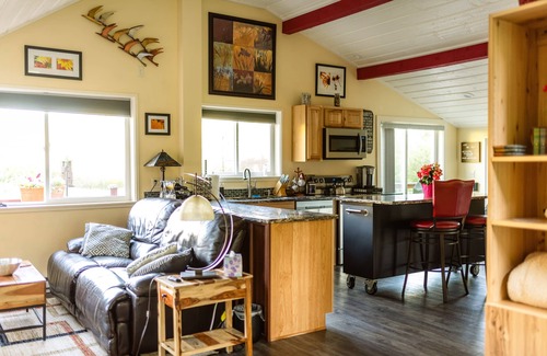 Missoula House | Spacious one bedroom plus Bungalow off O'Keefe Creek