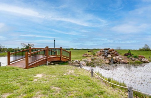 Rosebud House | Spacious Owensville Getaway with Winery On-Site!