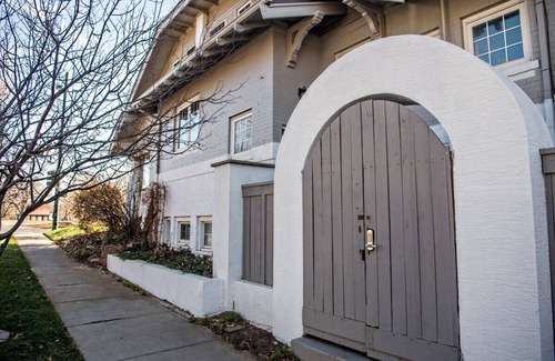 Washington Park West House | Spacious Park Front Home - Wash Park - Tempurpedic