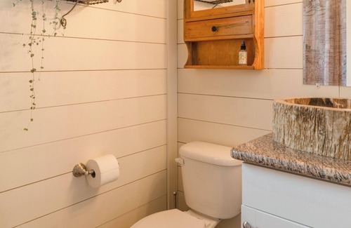 Alberta Arts District House | Spacious, peaceful tiny house retreat, half a block to Alberta, AC