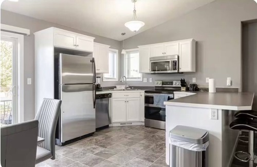 West Fargo House | Spacious Pet-Friendly Townhouse