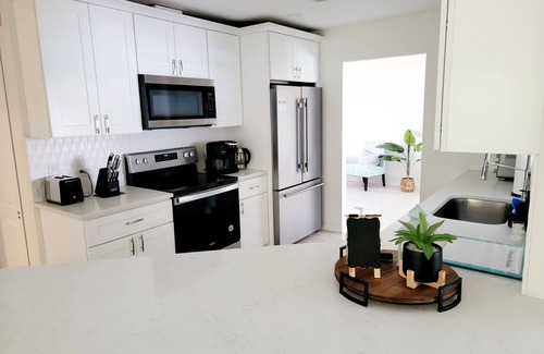 Englewood East House | Spacious pool house less than 8 minutes to the beach