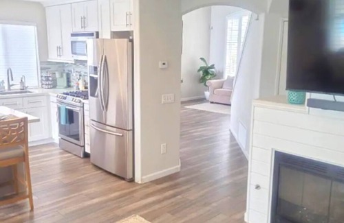 Vista House | Spacious Poolside Oasis - Right Next to Beach and Legoland