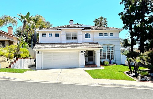 Vista House | Spacious Poolside Oasis - Right Next to Beach and Legoland