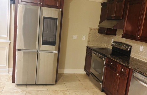 Suwanee House | Spacious Private Basement Apartment in Upscale Gated Community