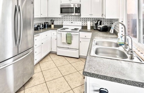 University City House | Spacious Private San Diego Getaway Near the Beach!