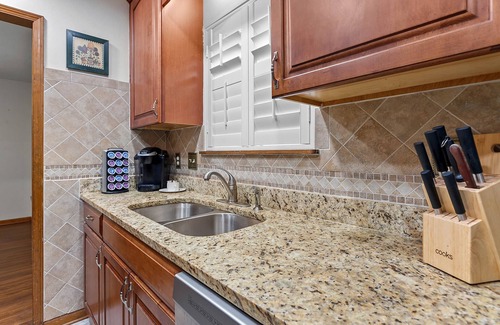 Tallahassee House | Spacious Private Vacation Home 3BR/2Bth - Family-sized, Big Backyard