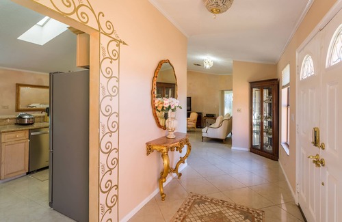 Lake Worth House | Spacious property in a quiet neighborhood, 30% discount for stays over 28 days