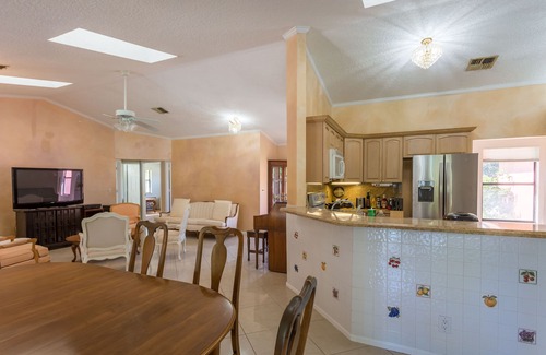 Lake Worth House | Spacious property in a quiet neighborhood, 30% discount for stays over 28 days