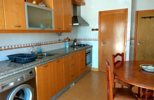 Sao Martinho do Porto Apartment | Spacious apartment for 6 people in the RC of the residence and 2 children