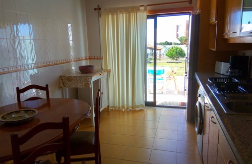 Sao Martinho do Porto Apartment | Spacious apartment for 6 people in the RC of the residence and 2 children