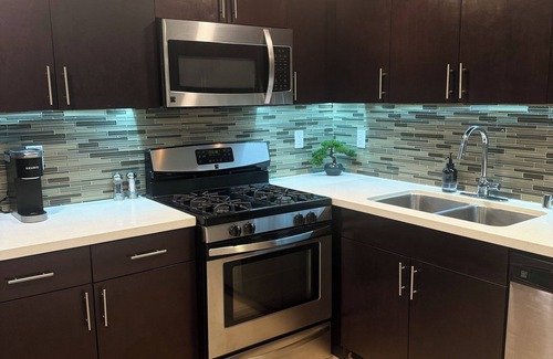 Boyle Heights Apartment | Spacious & Relaxing in DTLA