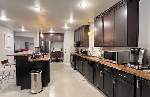 Everett House | Spacious remodeled rambler near Boeing and Amazon