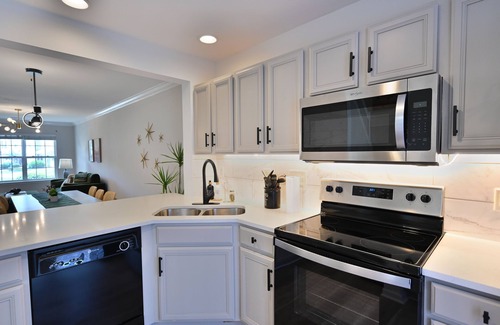 Greensboro House | Spacious Renovated 3-bedroom with WiFi and AC in tranquil Greensboro