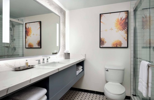 Los Angeles Hotel | Spacious Renovated Unit Near LAX: Discover the Highlights of LA, Dog Friendly!