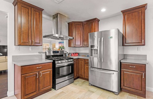 East Pasadena House | Spacious Retreat w Large Kitchen & Outdoor Patio