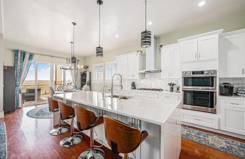 Hudson Villa | Spacious Retreat W Patio & Fireplace