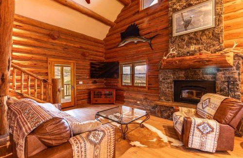 Glenwood Springs House | Spacious Rifle Cabin with Deck and Mountain Views!