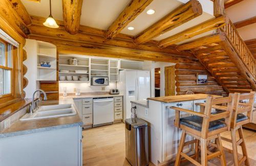 Glenwood Springs House | Spacious Rifle Cabin with Deck and Mountain Views!