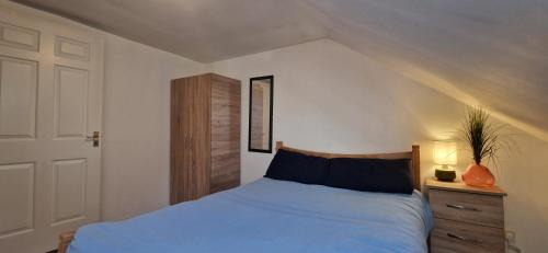 Cork City Centre Apartment | Spacious Riverside 2Bd Mid City - Above Bar&Venue