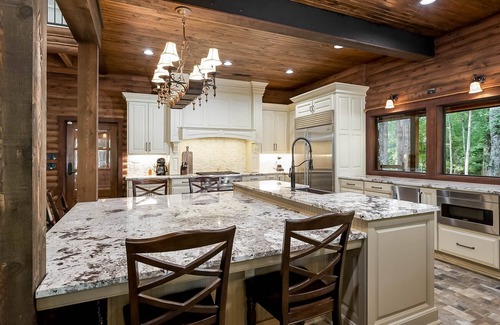 Clinton Cabin | Spacious Riverside Lodge on 370 acres near Tuscaloosa, 8 bedrooms - sleeps 15