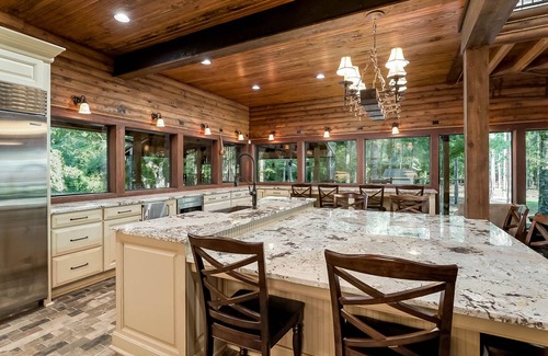 Clinton Cabin | Spacious Riverside Lodge on 370 acres near Tuscaloosa, 8 bedrooms - sleeps 15