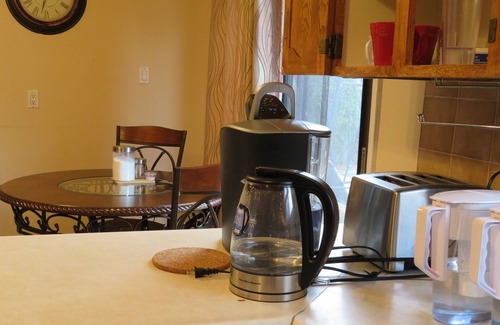 Bayview Woods - Steeles House | ★ Spacious Room 1♚Qn-Bed✚Shared Ensuite-Beryl