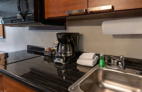 Gleneagle Hotel | Spacious Room with Full Kitchen Ideal for Pet Owners and Explorers