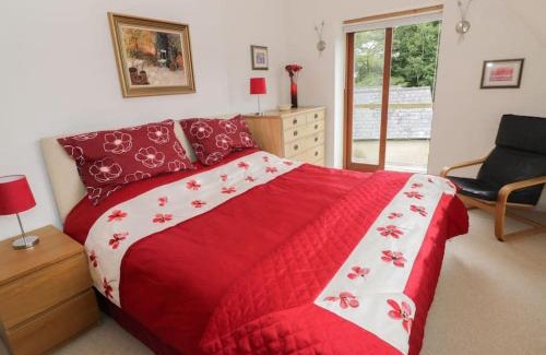 Cheltenham House | Spacious rural Cotswolds family home with mod-cons!