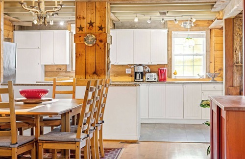 Williamsville House | Spacious Rural Farmhouse Getaway with Peaceful Views