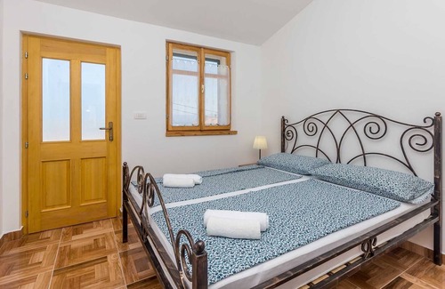 Poljica House | Spacious rustic holiday house PLOVANIJA