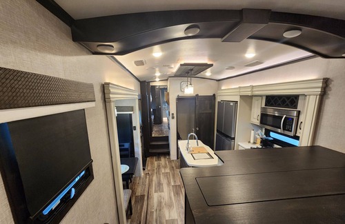 Okeechobee House | Spacious RV for Short/Long Term Rent