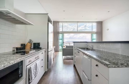 Auckland Central Business District Apartment | Spacious Sanctuary With Spectacular Harbour Views!