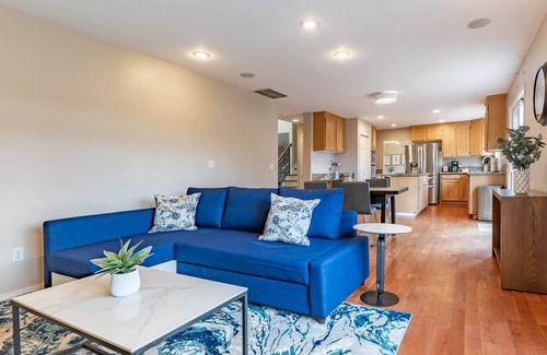 Inglewood-Finn Hill House | Spacious & Serene 6-Br Family Retreat in Kirkland