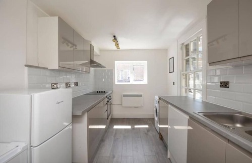 Camberwell Apartment | Spacious Serenity in the Heart of Central London