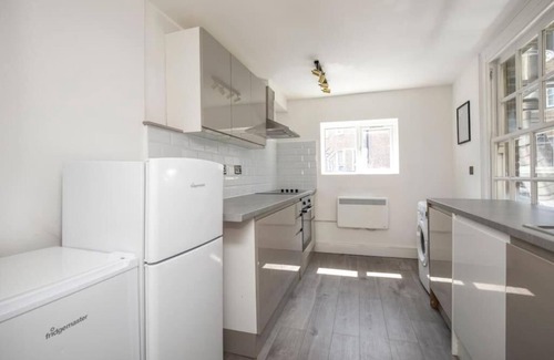 Camberwell Apartment | Spacious Serenity in the Heart of Central London