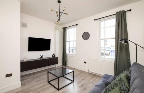 Camberwell Apartment | Spacious Serenity in the Heart of Central London