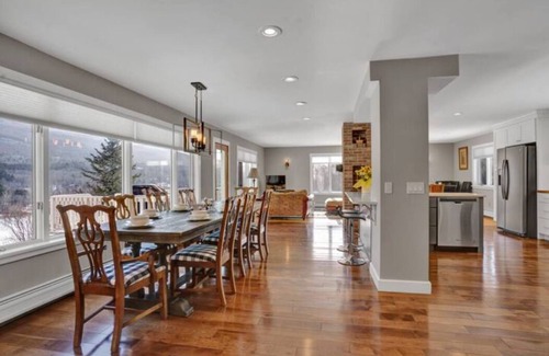 Stowe Hollow House | Spacious Ski Getaway Mtn Views Sleeps 12