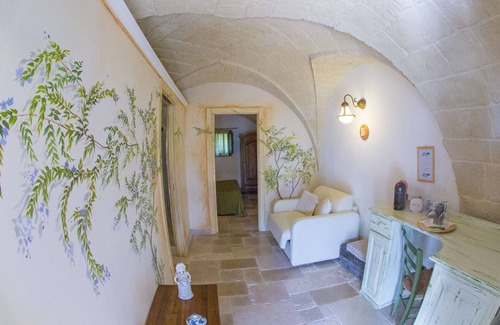 Massafra House | Spacious Stay with Tennis