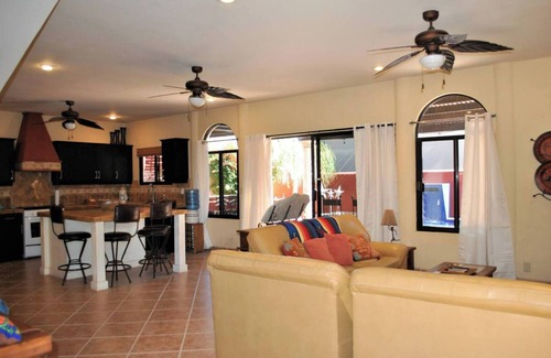 Loreto House | Spacious, steps to the beach, Casa Isla Del Carmen