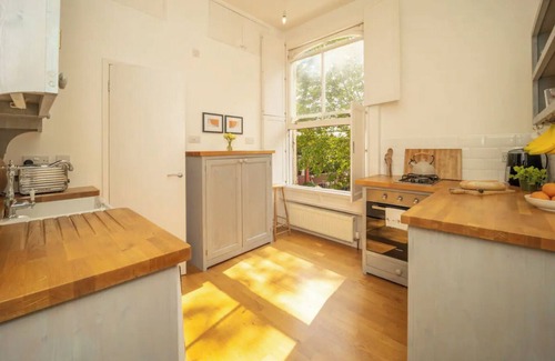 Bath Apartment | Spacious Studio Apartment in Central Bath - Sleeps 2, Parking Available